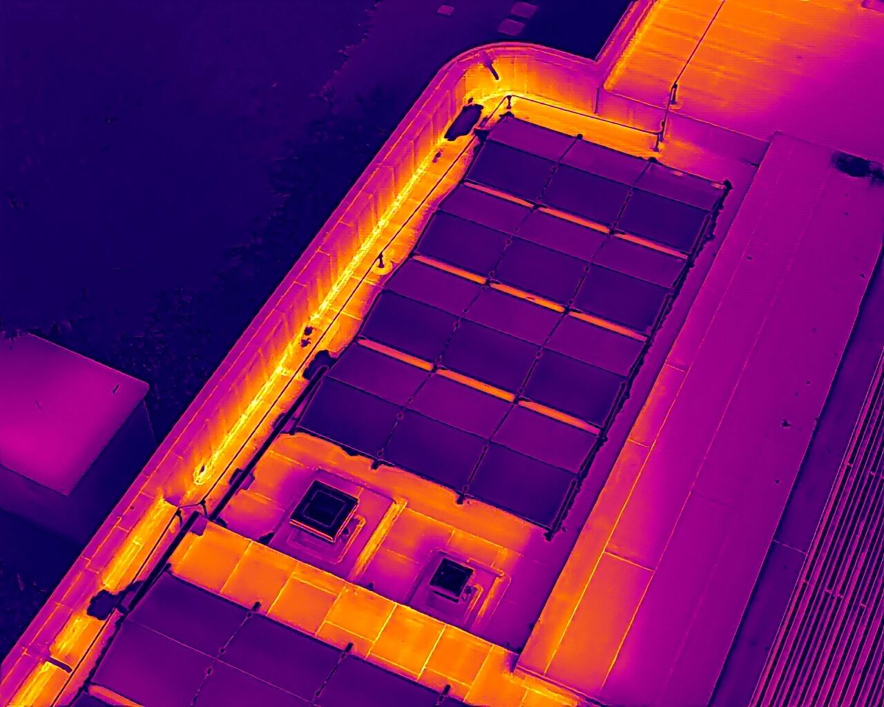 Dakinspectie met thermische drone
